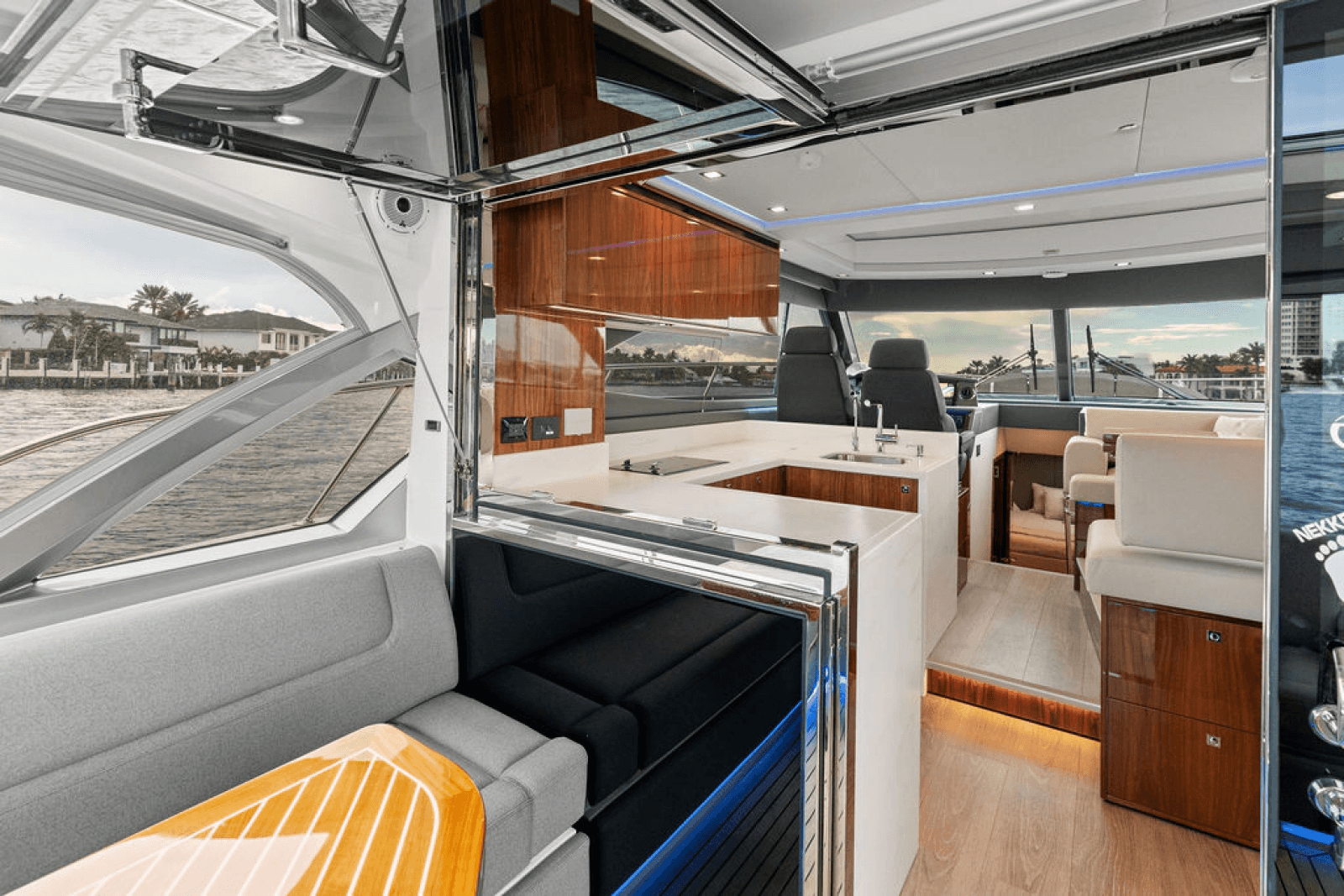 2026 Riviera 4600 Sport Yacht Platinum Edition - Photo 16