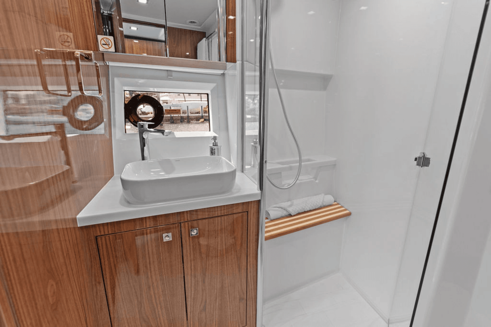 2026 Riviera 4600 Sport Yacht Platinum Edition - Photo 46