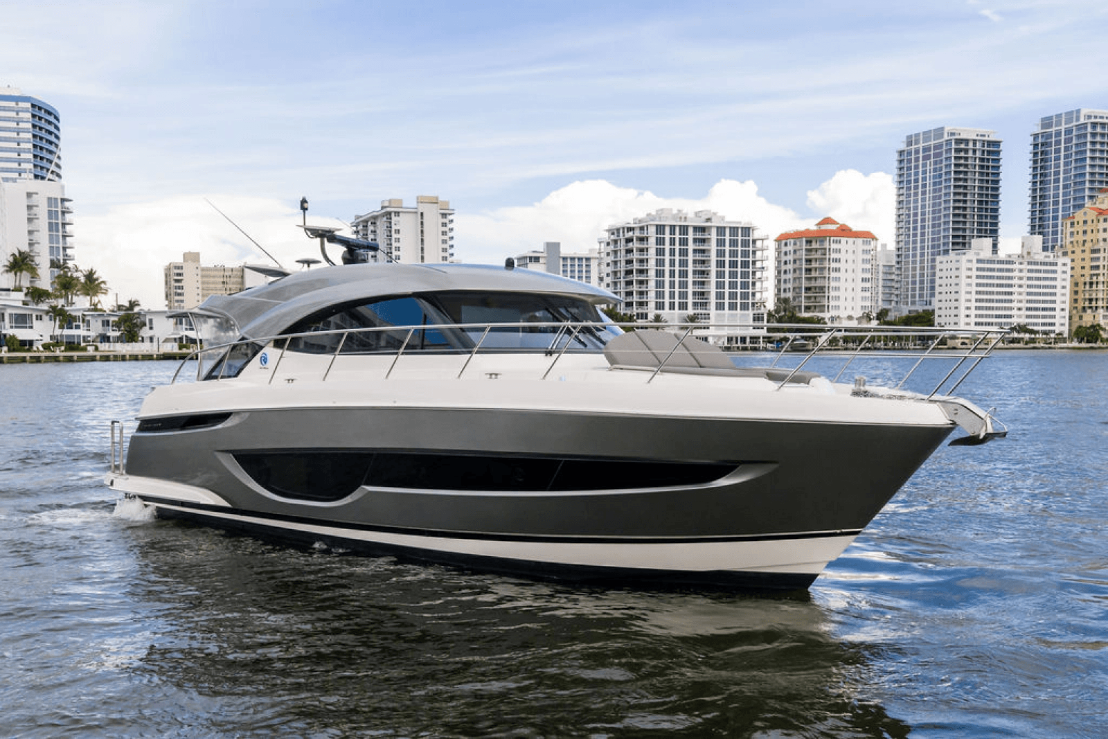 2026 Riviera 4600 Sport Yacht Platinum Edition - Photo 2