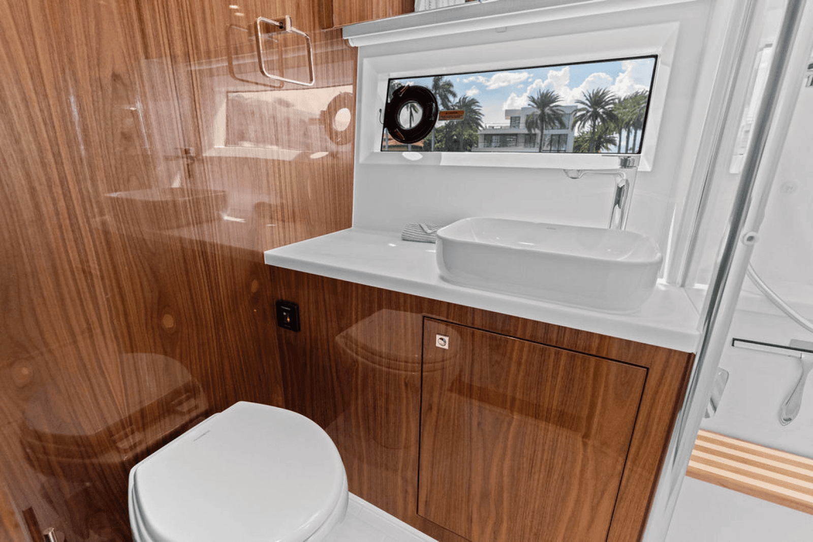 2026 Riviera 4600 Sport Yacht Platinum Edition - Photo 41
