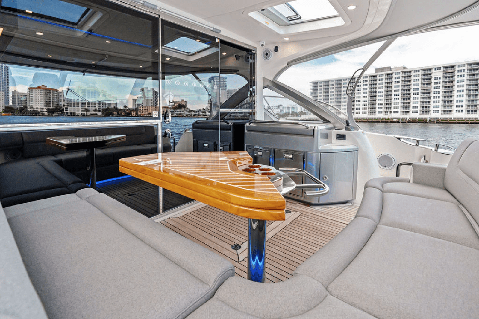 2026 Riviera 4600 Sport Yacht Platinum Edition - Photo 10