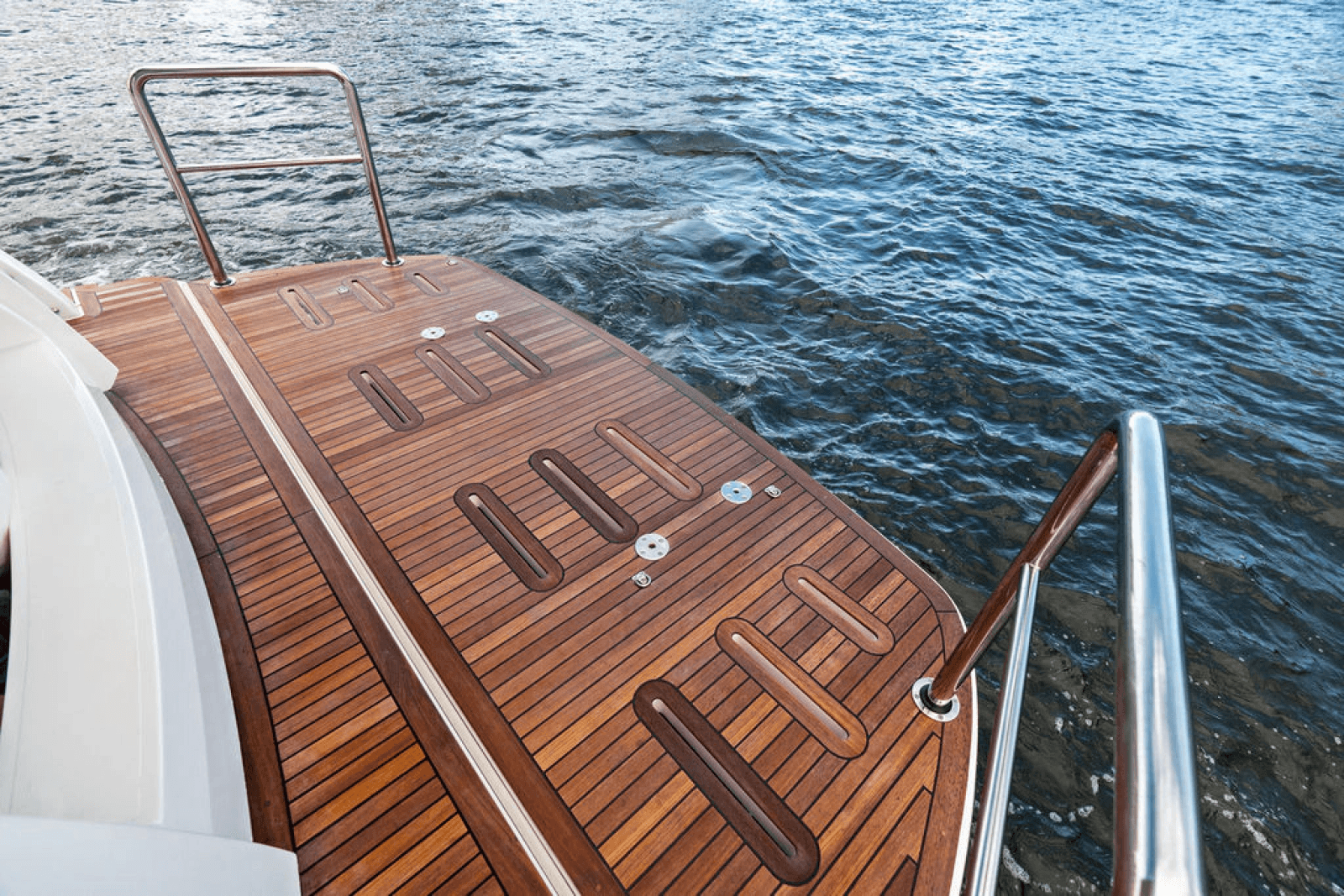 2026 Riviera 4600 Sport Yacht Platinum Edition - Photo 8