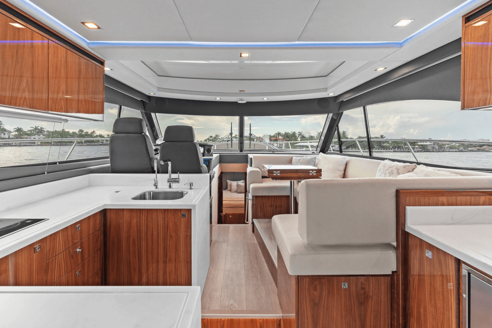 2026 Riviera 4600 Sport Yacht Platinum Edition - Photo 22