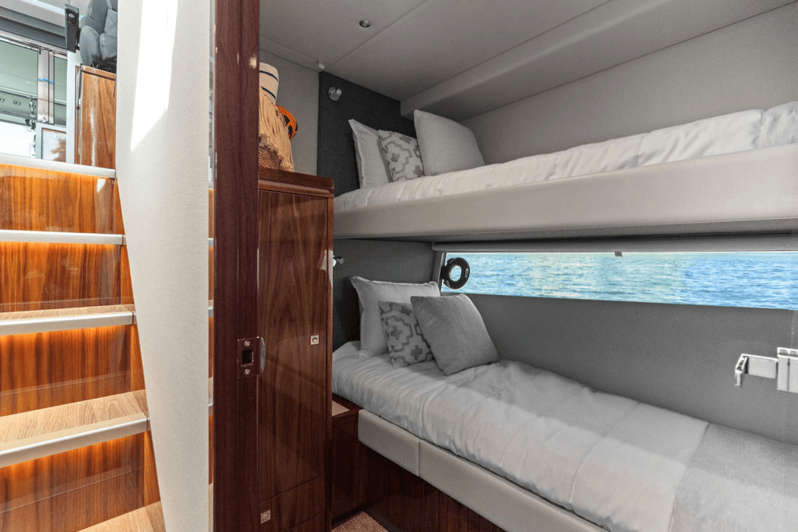 2026 Riviera 4600 Sport Yacht Platinum Edition - Photo 47