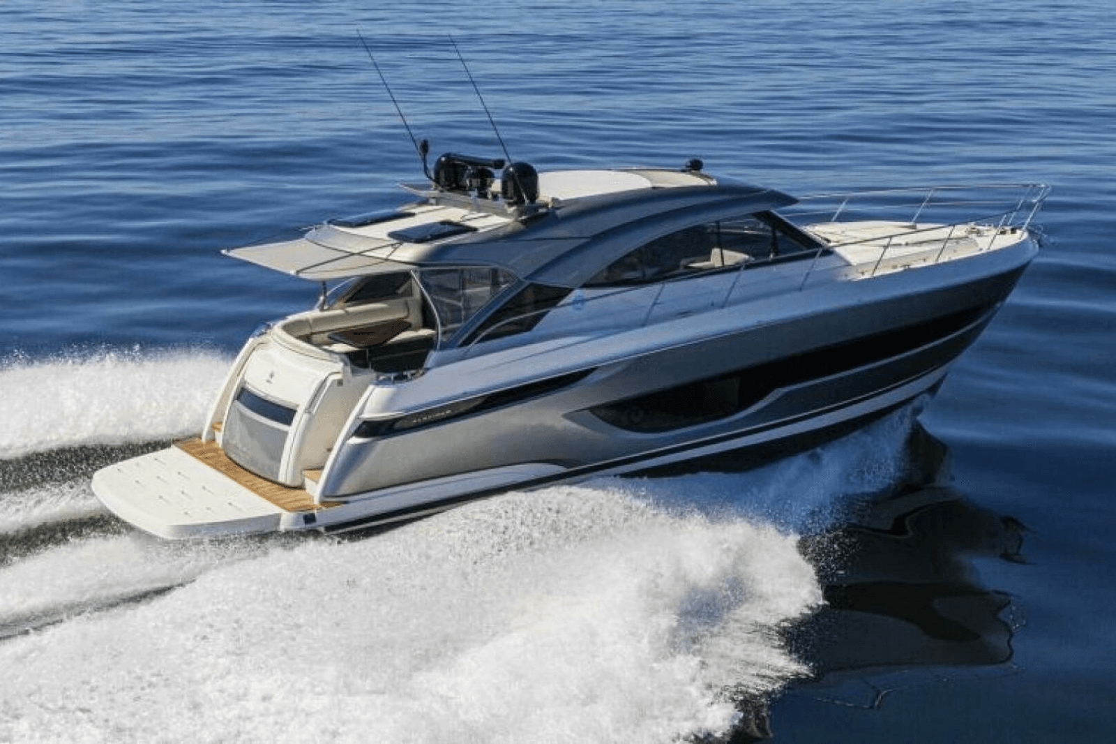 2026 Riviera 4600 Sport Yacht Platinum Edition - Photo 3