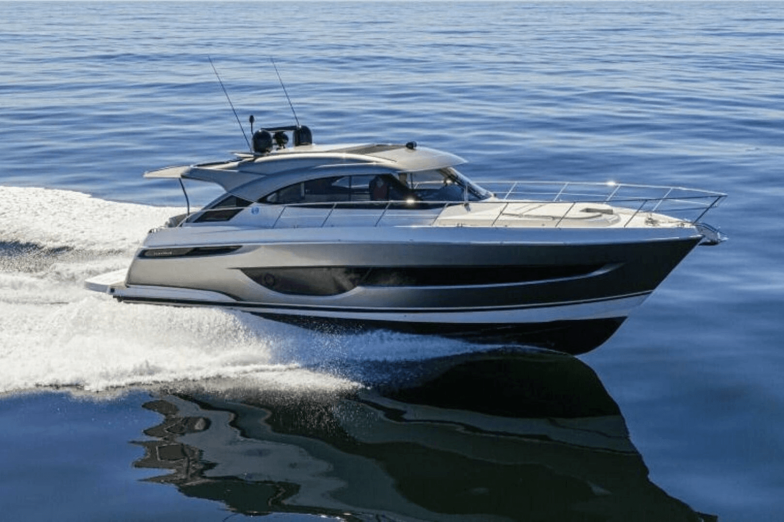 2026 Riviera 4600 Sport Yacht Platinum Edition - Photo 2
