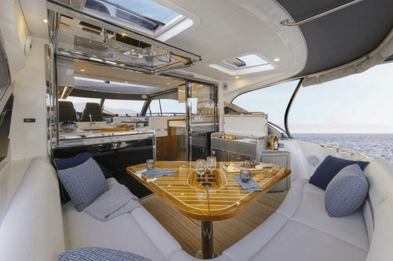 2026 Riviera 4600 Sport Yacht Platinum Edition - Photo 10