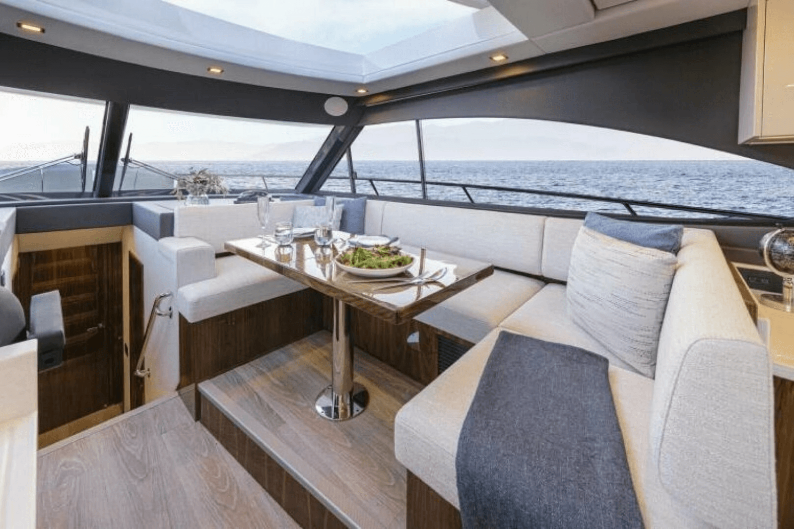 2026 Riviera 4600 Sport Yacht Platinum Edition - Photo 17