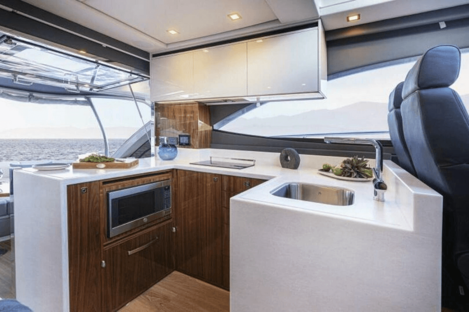 2026 Riviera 4600 Sport Yacht Platinum Edition - Photo 14