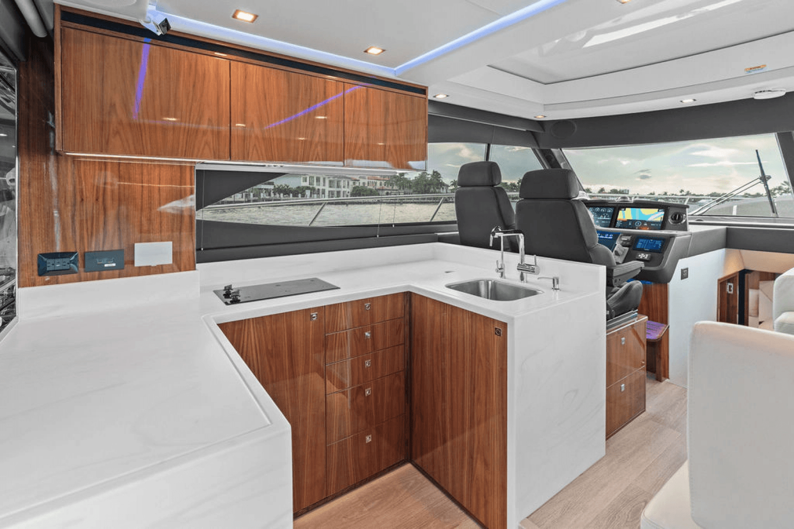 2026 Riviera 4600 Sport Yacht Platinum Edition - Photo 17