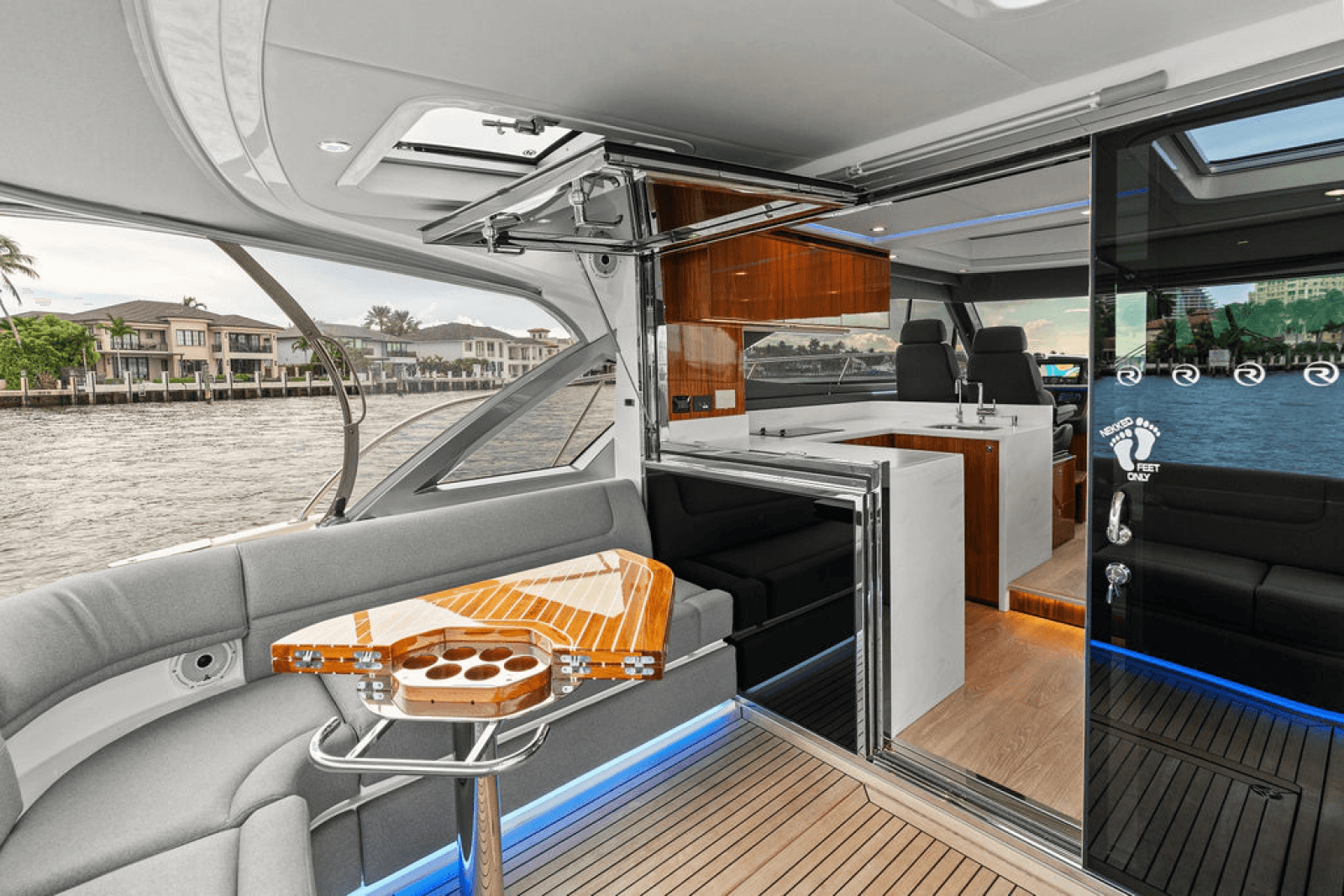 2026 Riviera 4600 Sport Yacht Platinum Edition - Photo 15