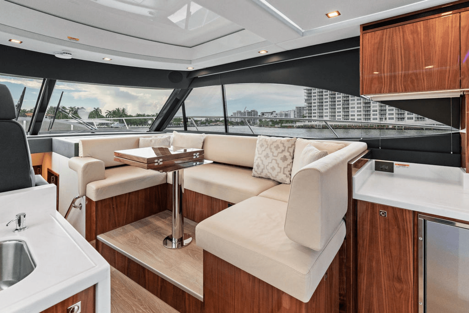 2026 Riviera 4600 Sport Yacht Platinum Edition - Photo 24