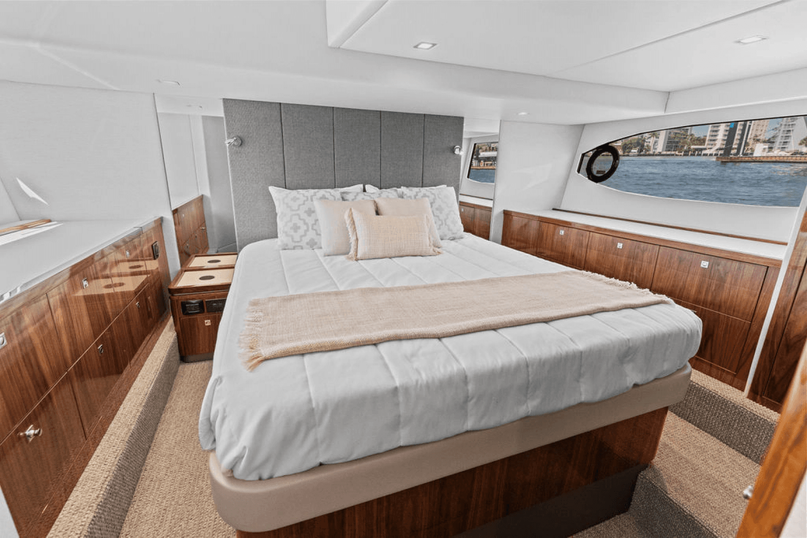 2026 Riviera 4600 Sport Yacht Platinum Edition - Photo 35