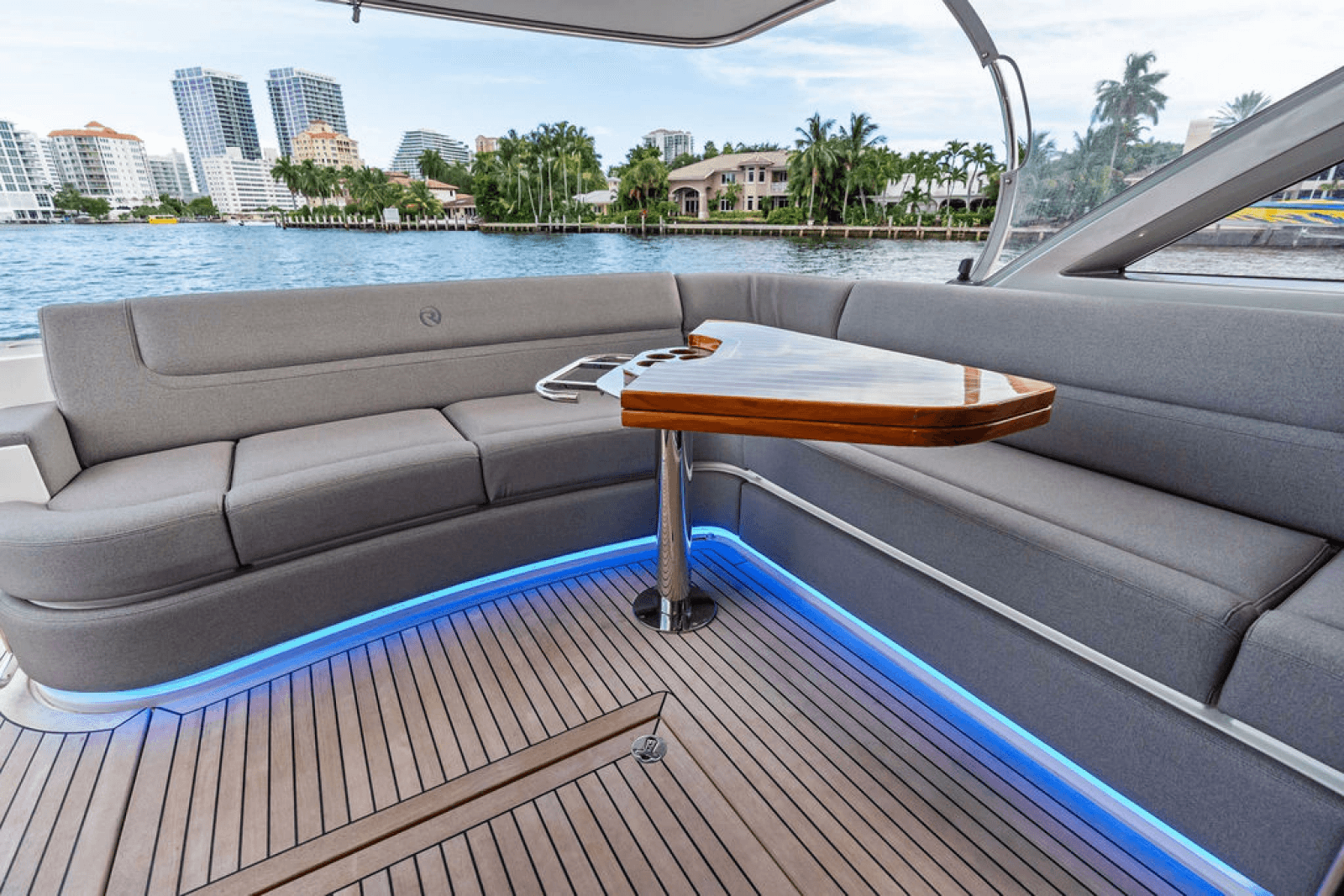 2026 Riviera 4600 Sport Yacht Platinum Edition - Photo 11