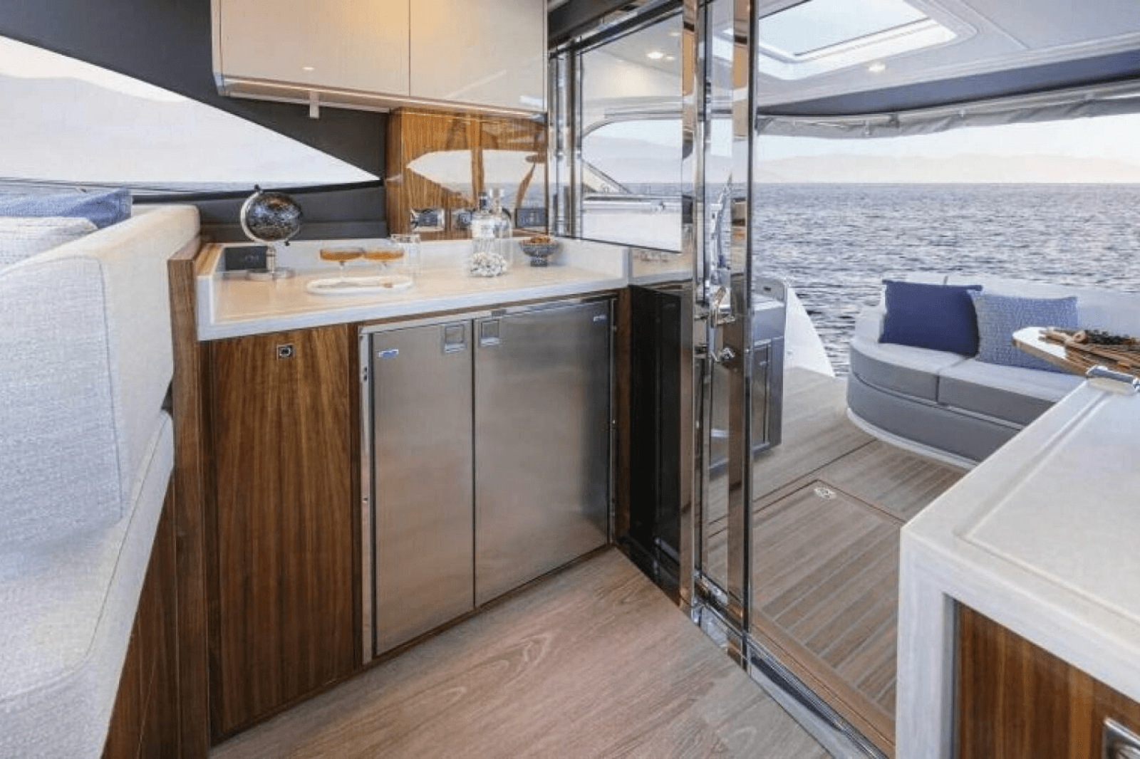 2026 Riviera 4600 Sport Yacht Platinum Edition - Photo 13