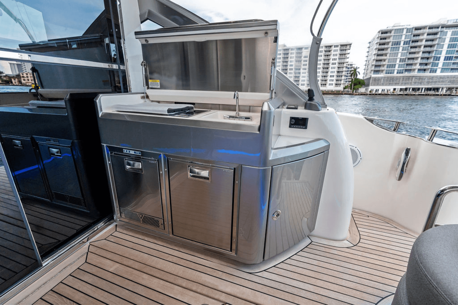 2026 Riviera 4600 Sport Yacht Platinum Edition - Photo 12