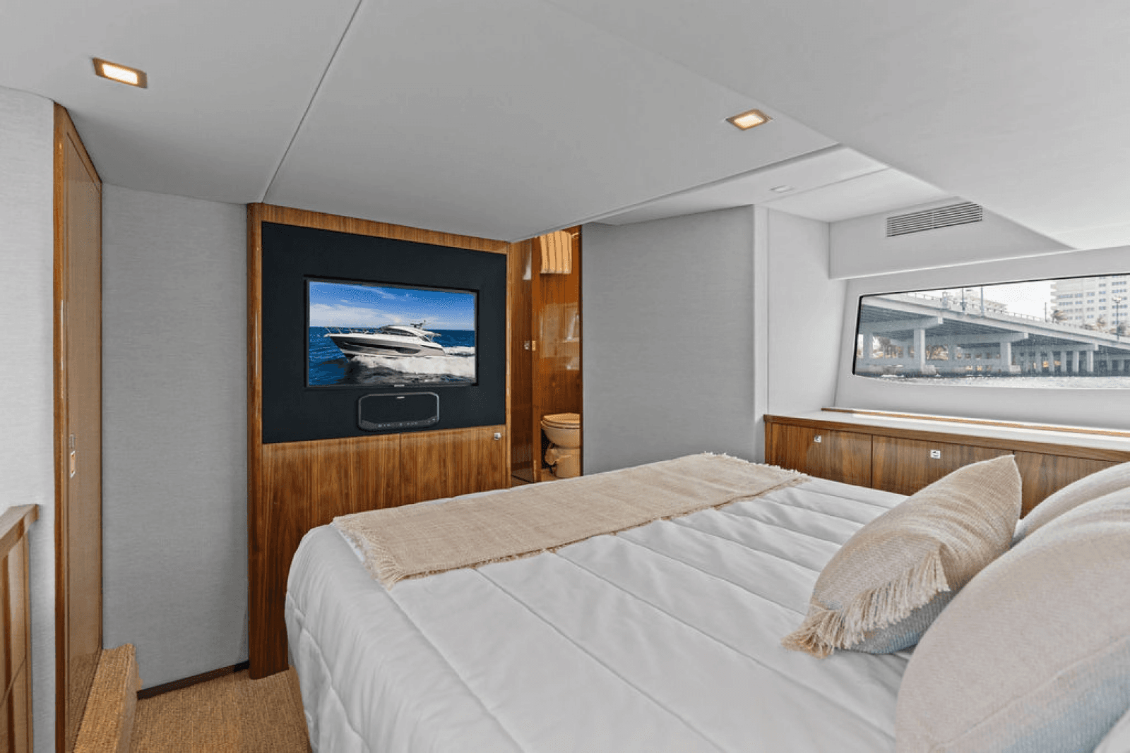 2026 Riviera 4600 Sport Yacht Platinum Edition - Photo 37