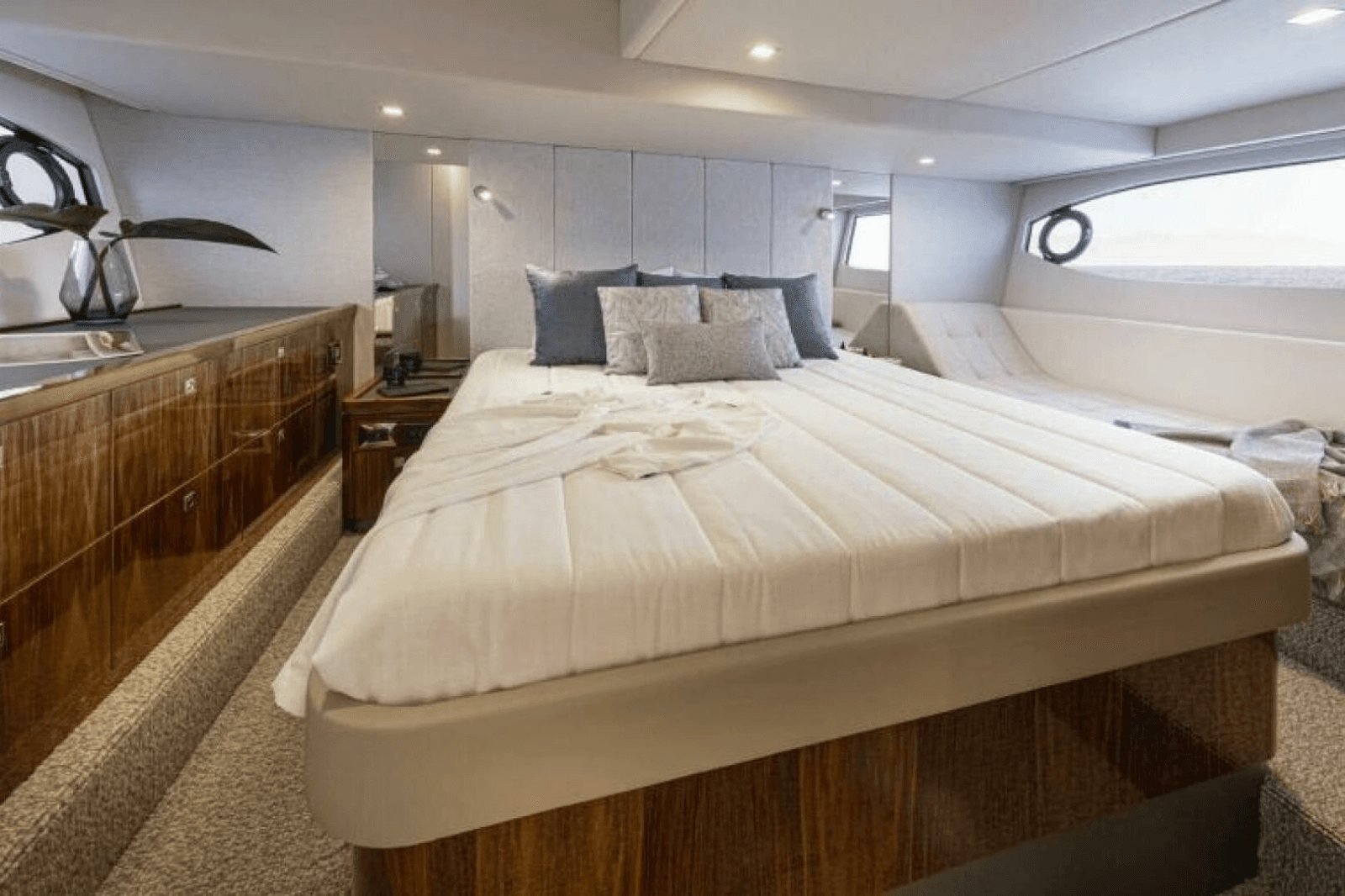 2026 Riviera 4600 Sport Yacht Platinum Edition - Photo 18
