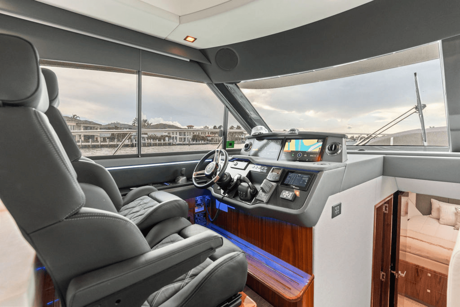 2026 Riviera 4600 Sport Yacht Platinum Edition - Photo 26