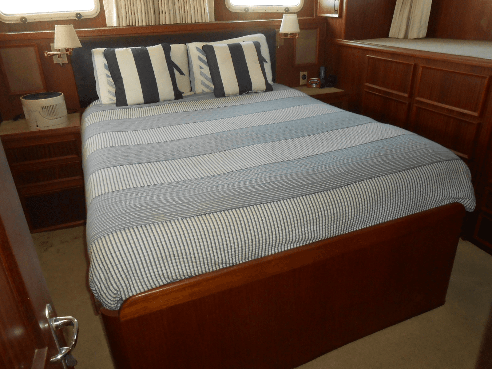 1985 Hatteras 53 Motor Yacht - Photo 19