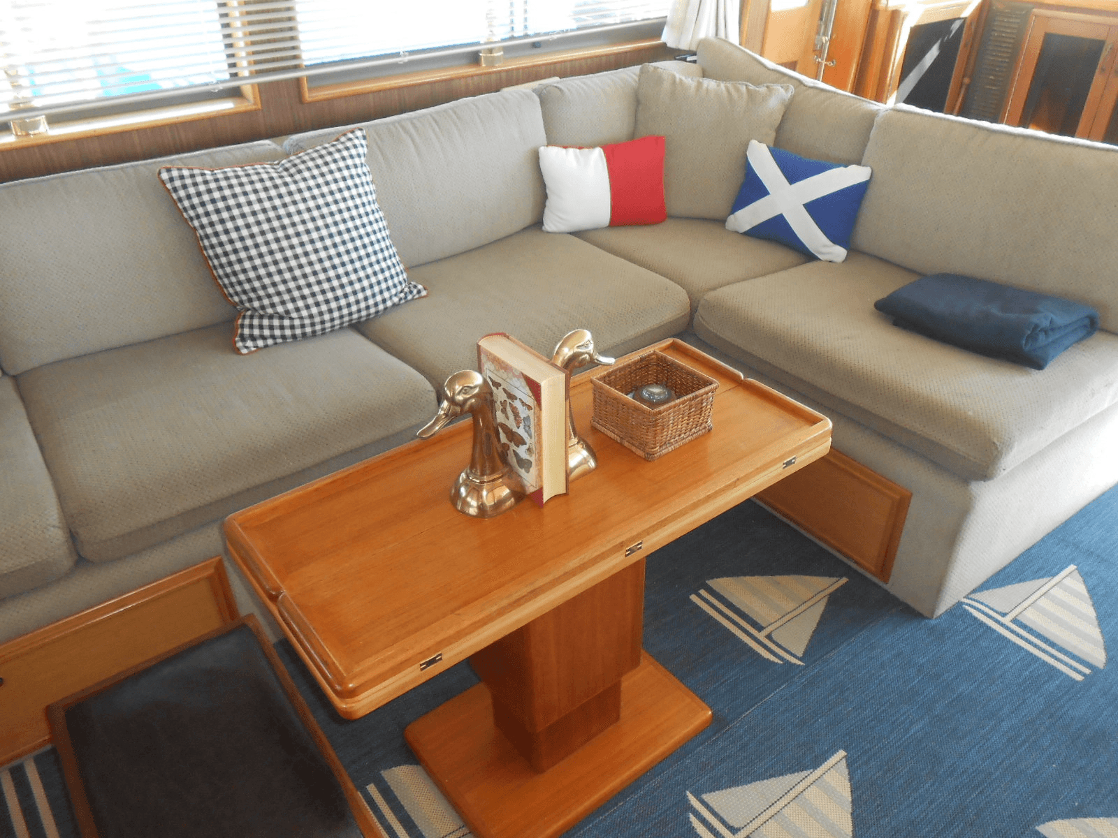 1985 Hatteras 53 Motor Yacht - Photo 10