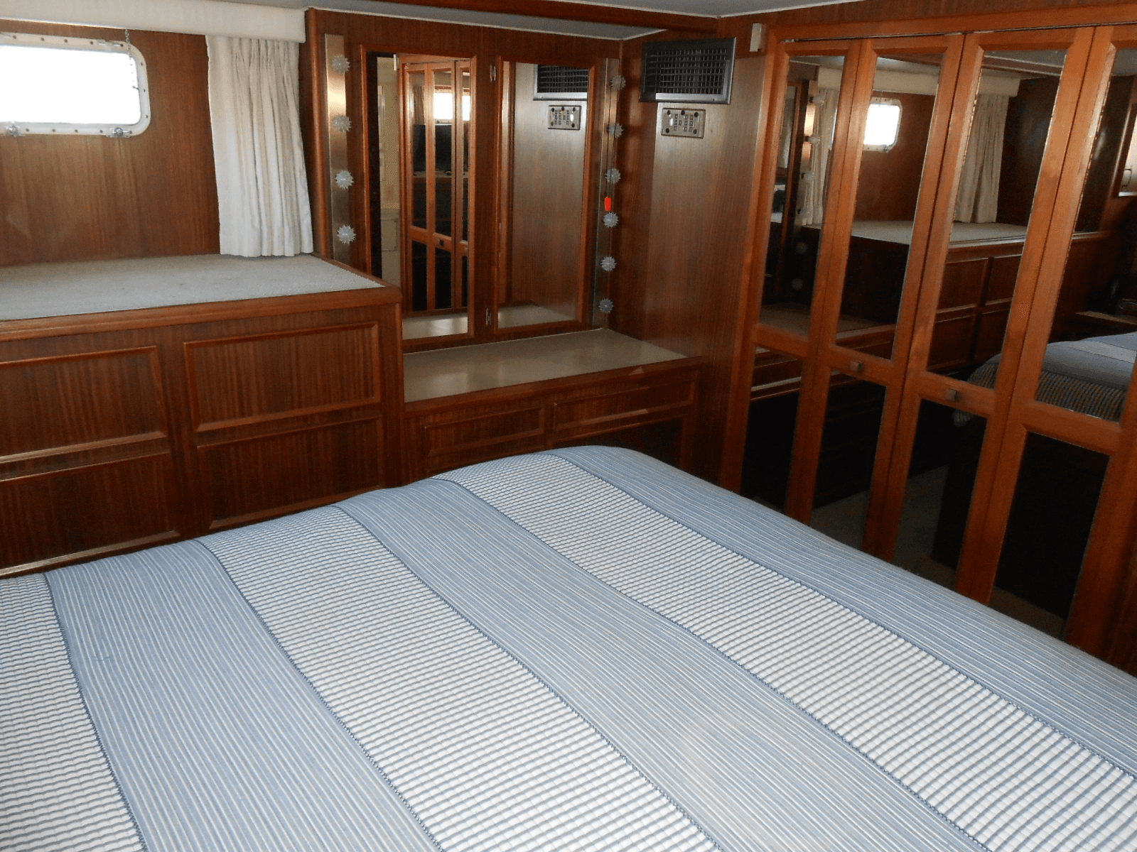 1985 Hatteras 53 Motor Yacht - Photo 18