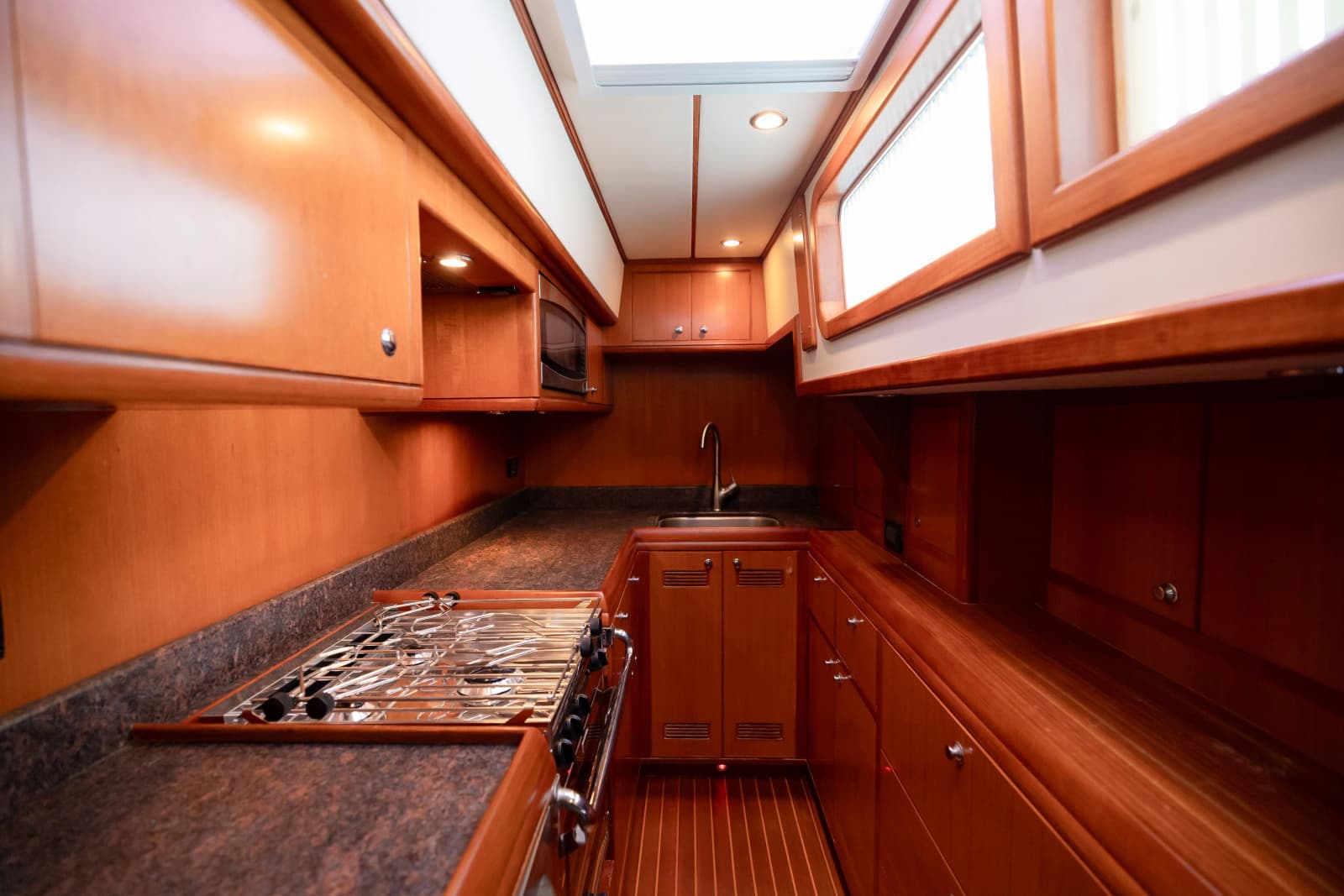 2009 Nordhavn 56 Motorsailer - Photo 4