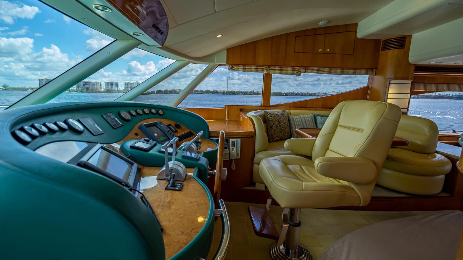 2003 Horizon 64 - Photo 31