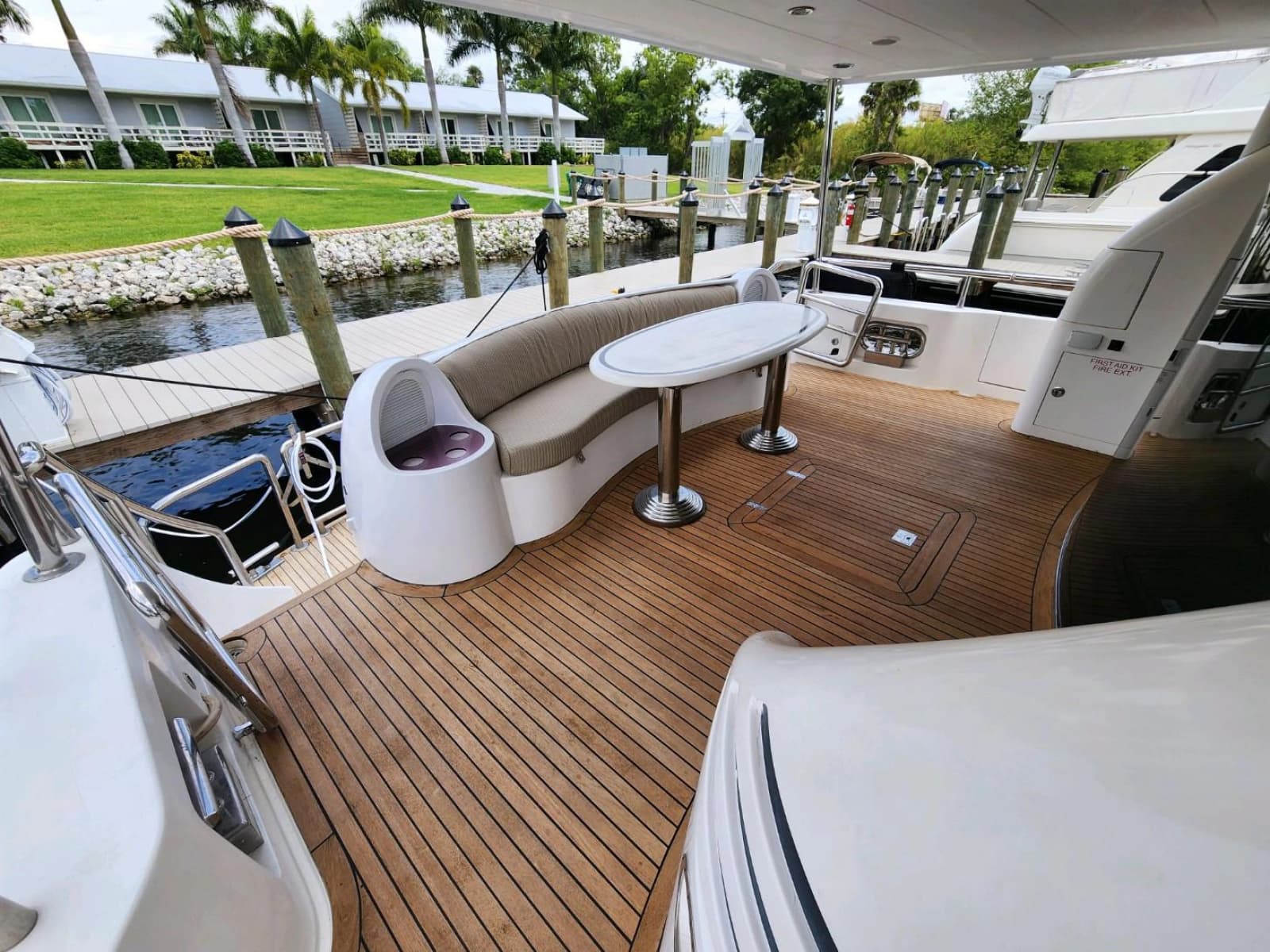 2003 Horizon 64 - Photo 76
