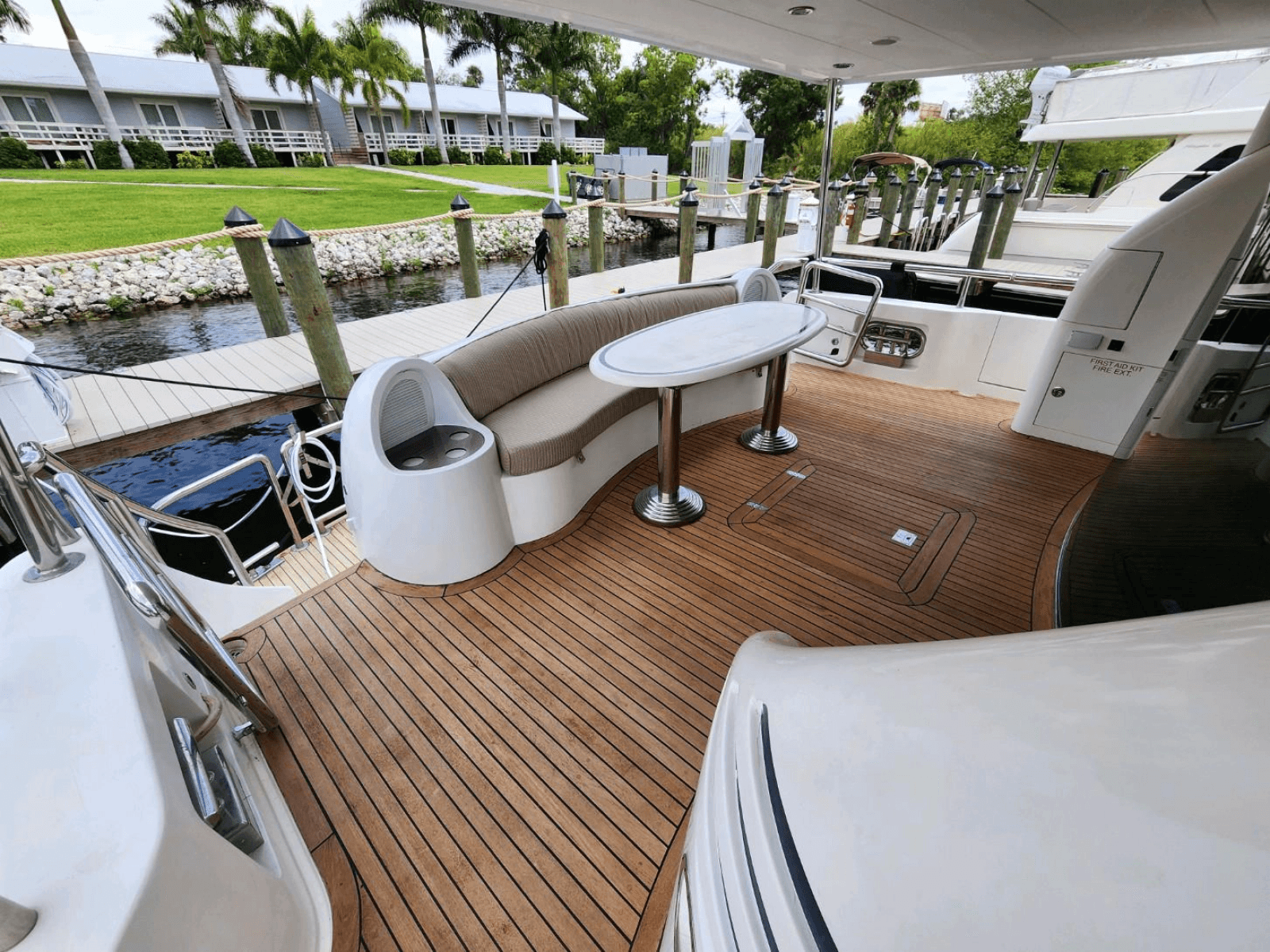 2003 Horizon 64 - Photo 76