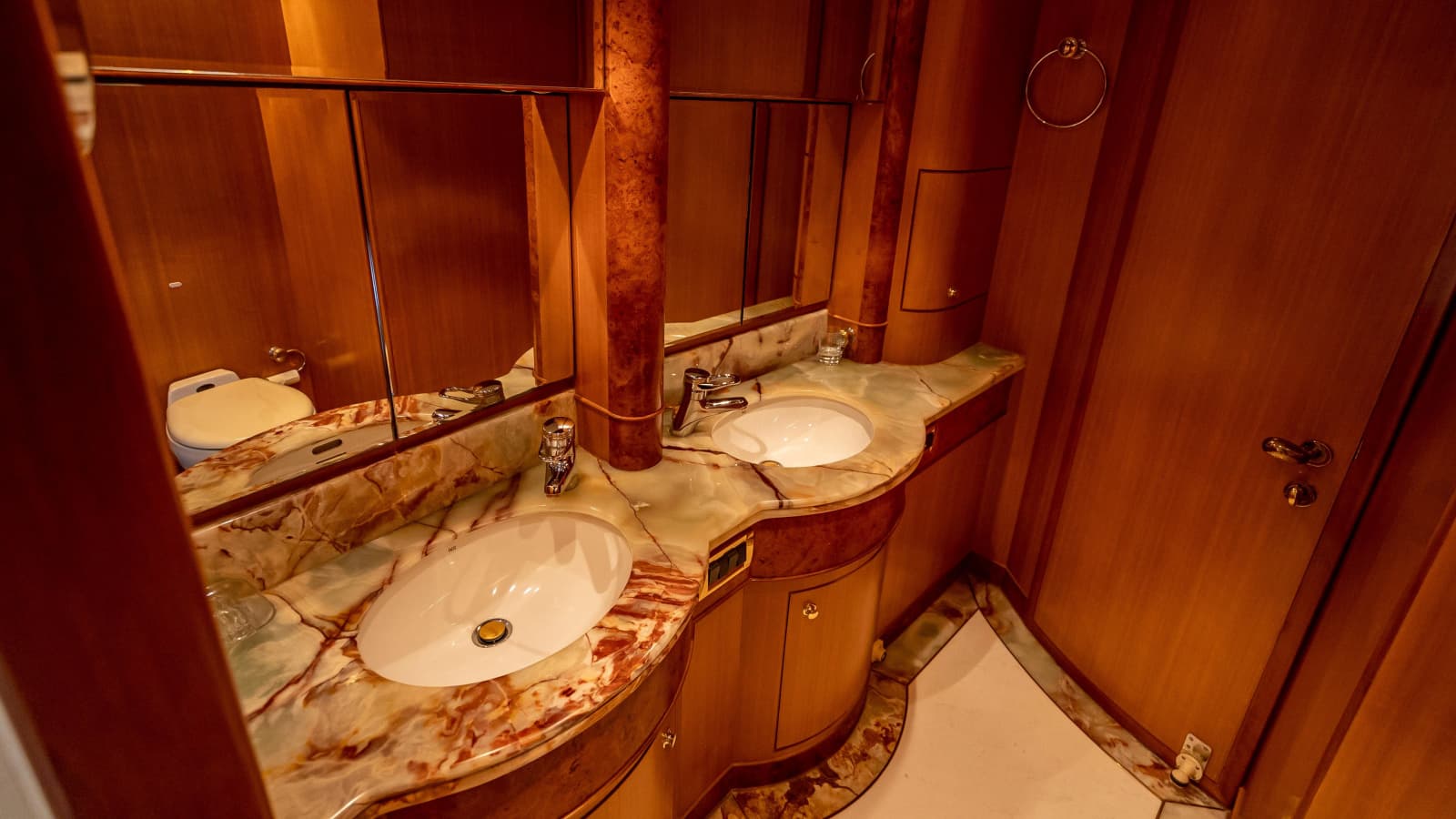 2003 Horizon 64 - Photo 20
