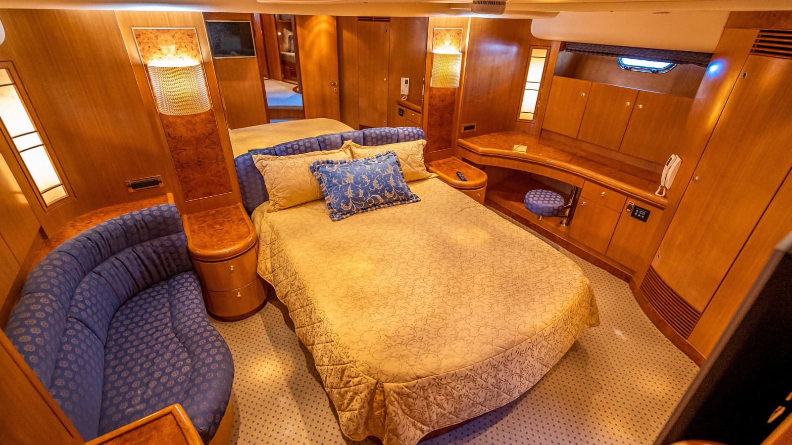 2003 Horizon 64 - Photo 21