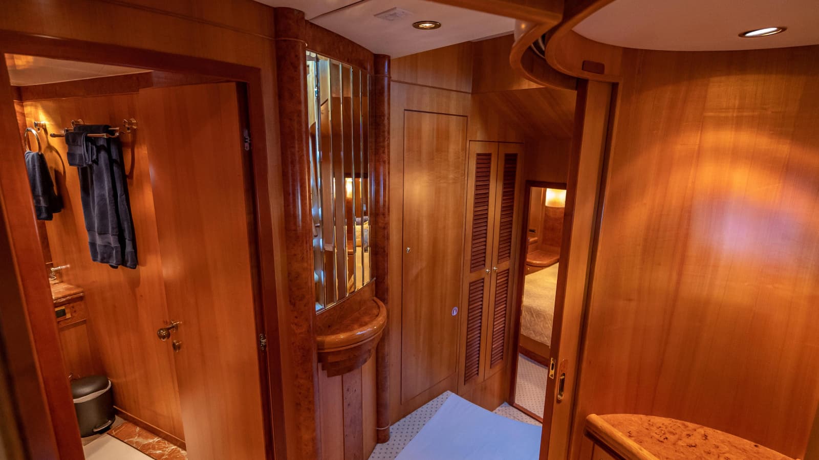 2003 Horizon 64 - Photo 14