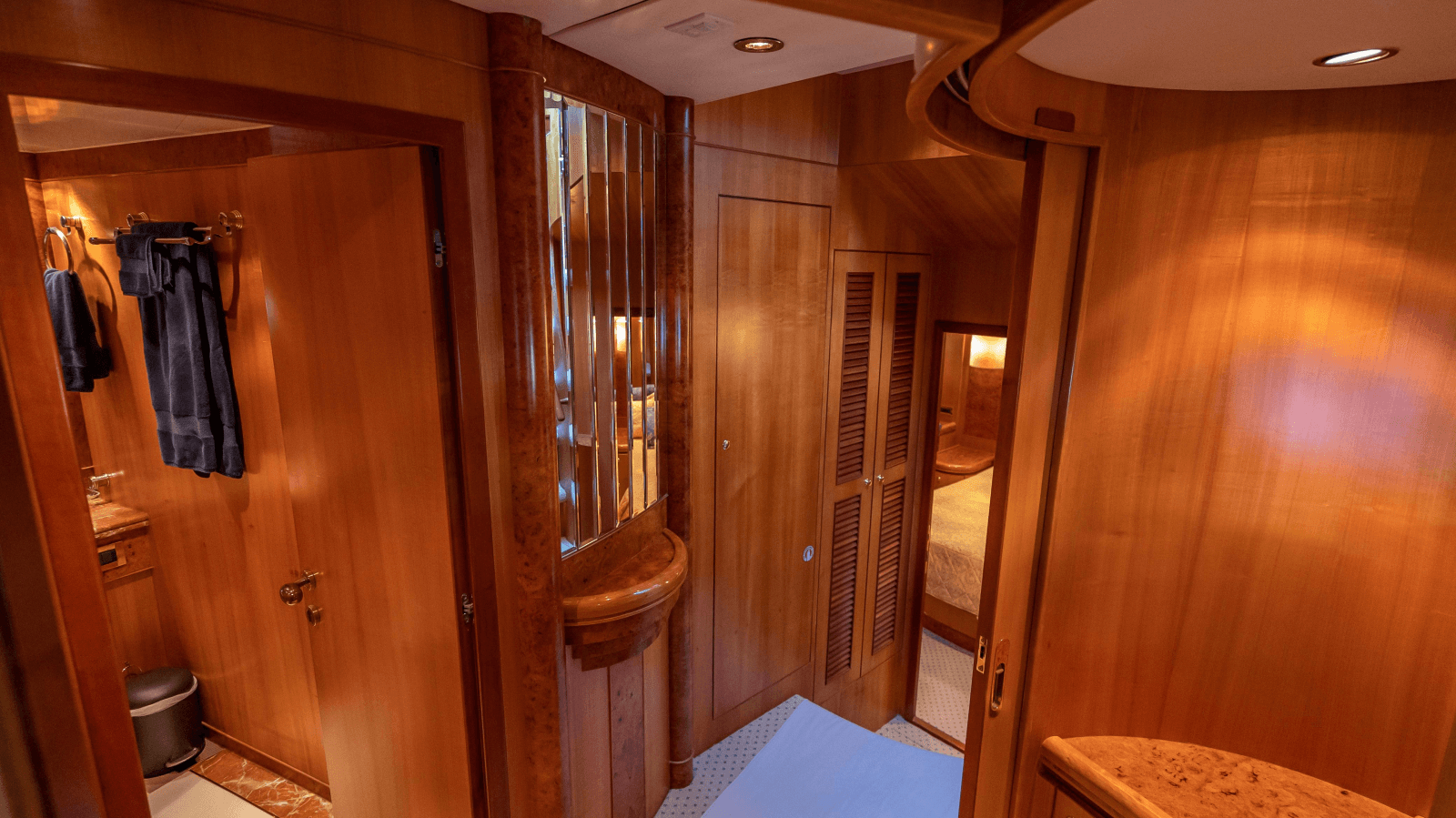 2003 Horizon 64 - Photo 14