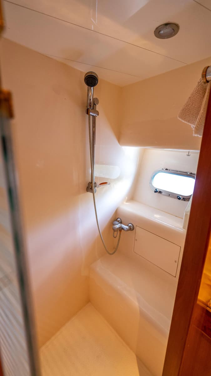 2003 Horizon 64 - Photo 19