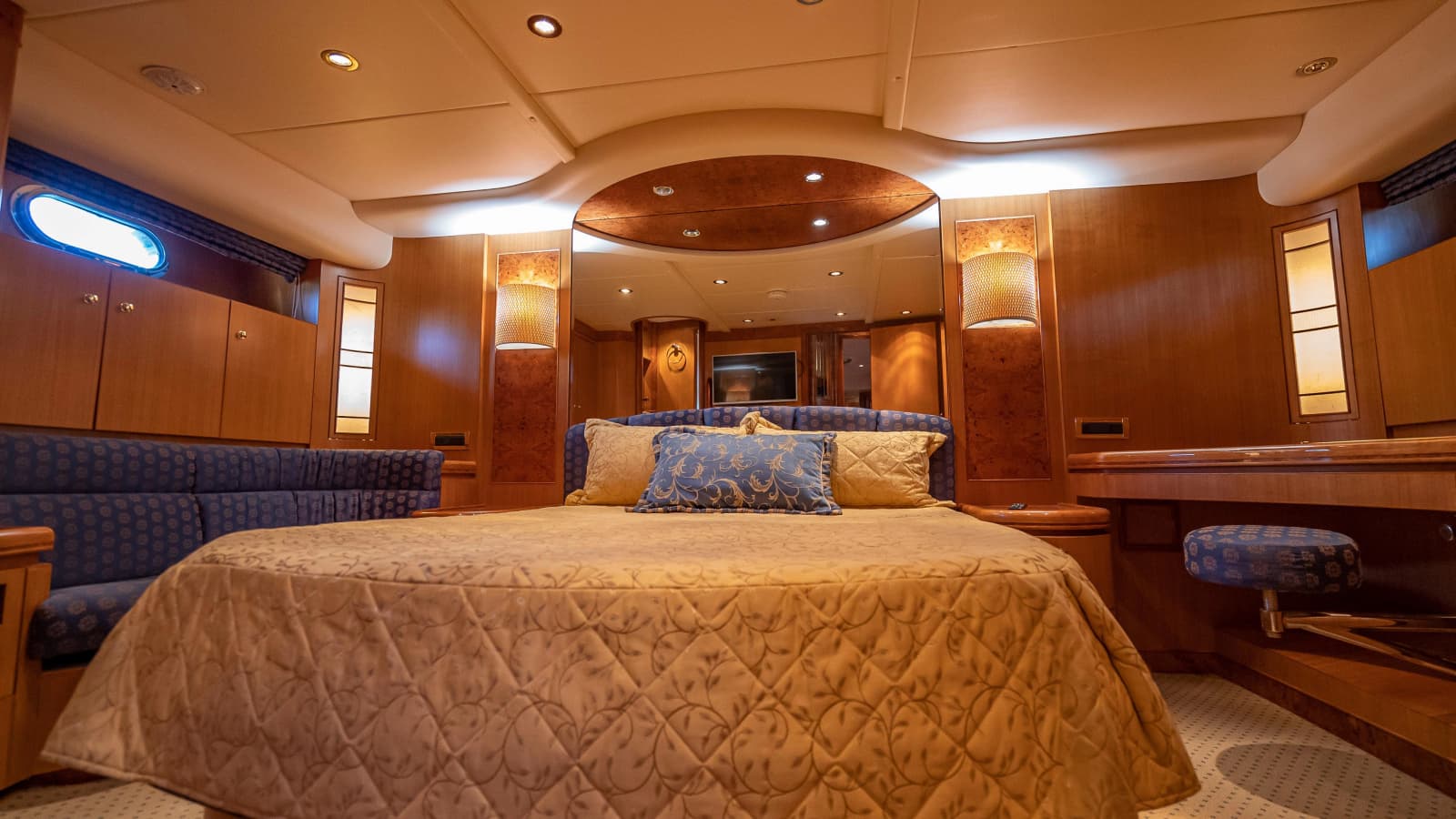 2003 Horizon 64 - Photo 15