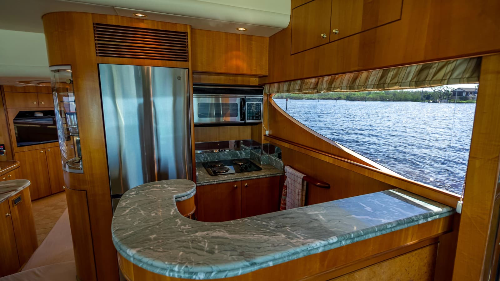 2003 Horizon 64 - Photo 25