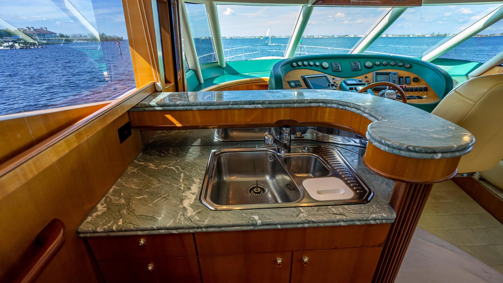 2003 Horizon 64 - Photo 23