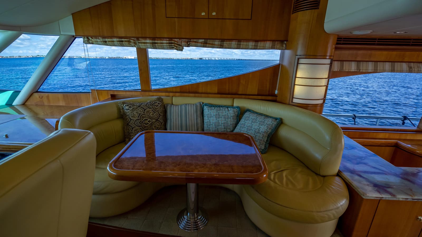 2003 Horizon 64 - Photo 24