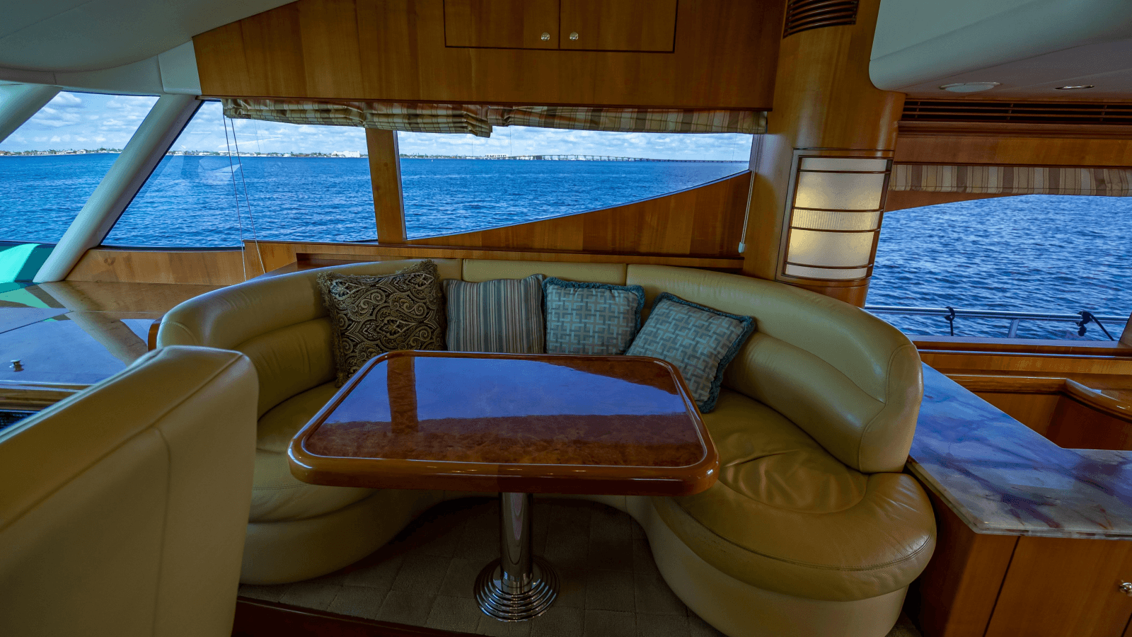 2003 Horizon 64 - Photo 24