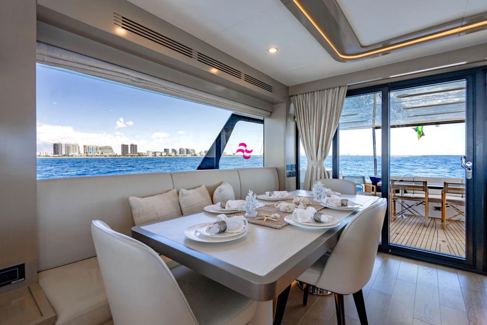 2022 Sirena 68 - Photo 34