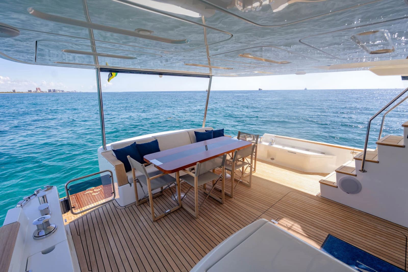 2022 Sirena 68 - Photo 6