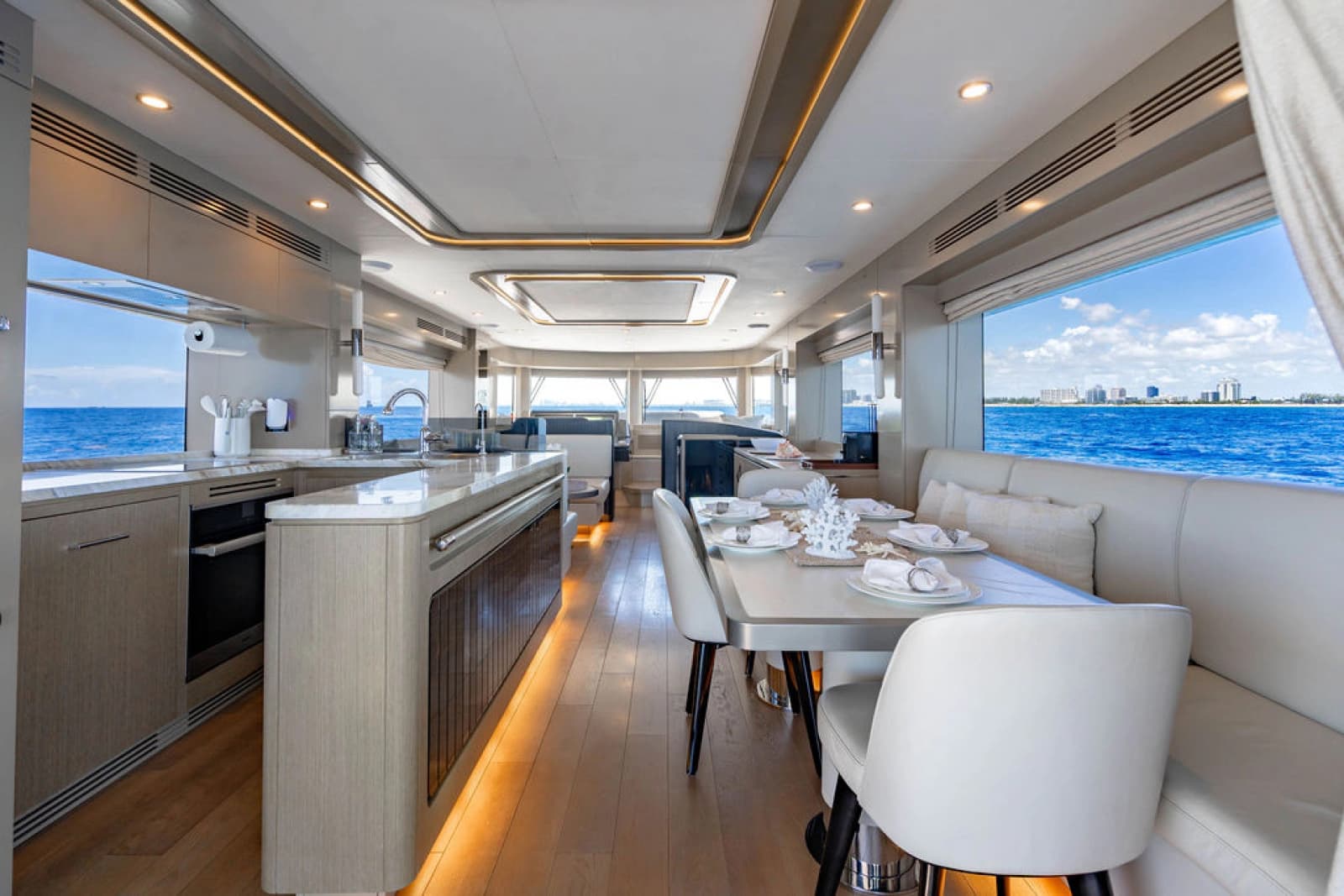 2022 Sirena 68 - Photo 8