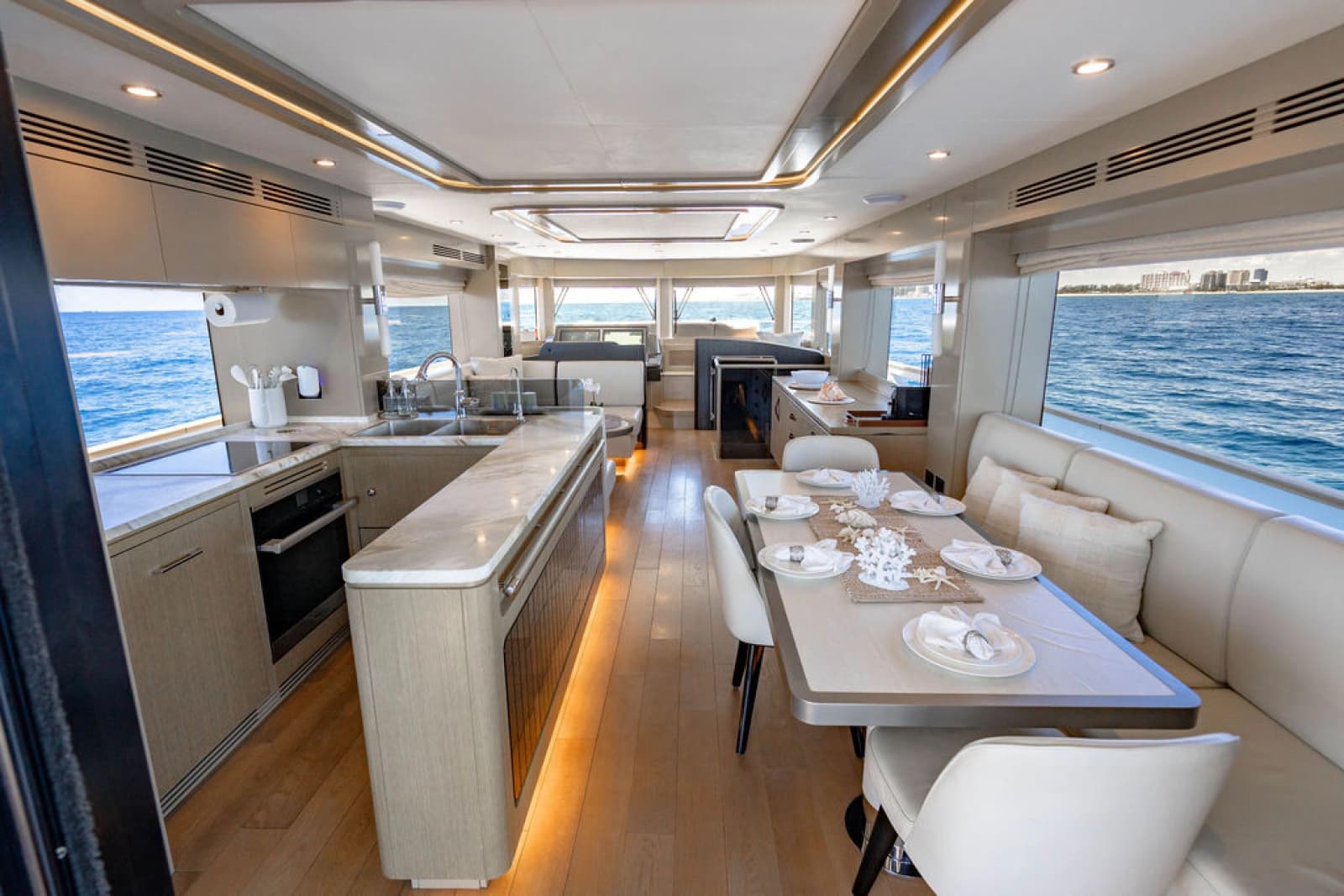 2022 Sirena 68 - Photo 30