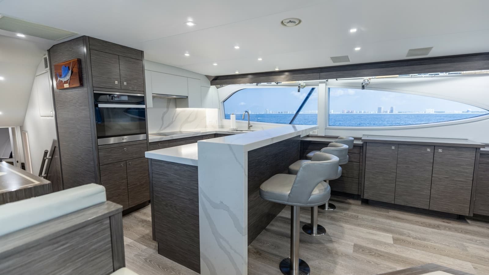 2021 Hatteras 65 GT - Photo 13