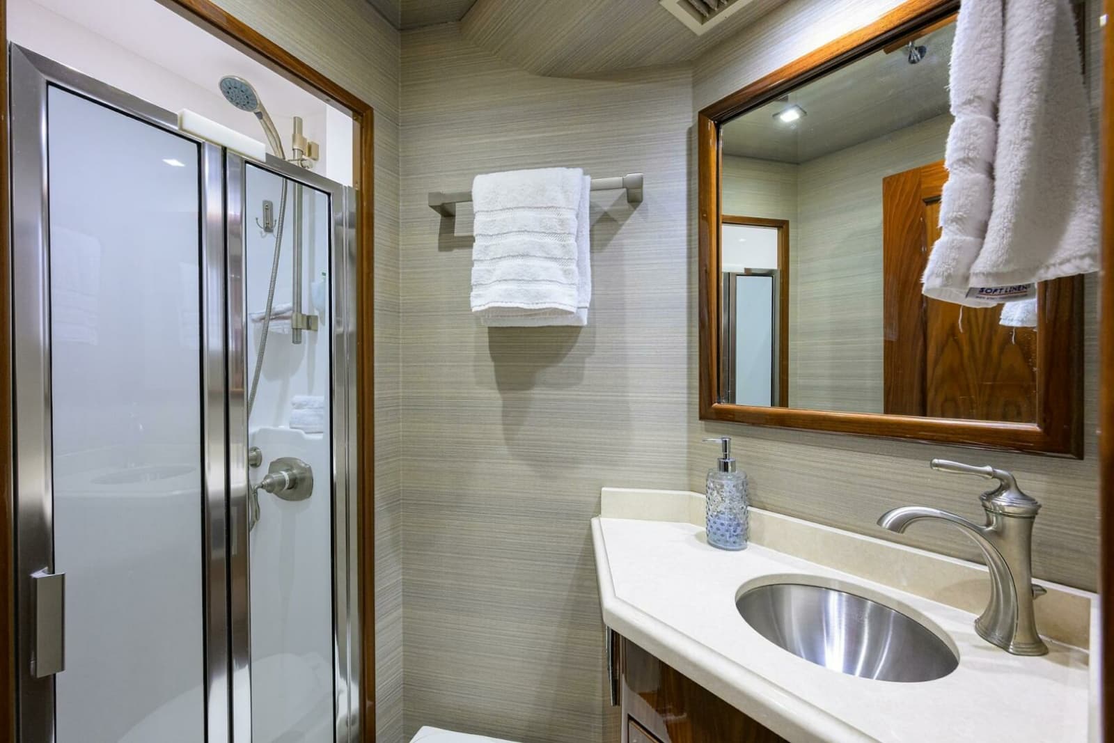 2021 Viking 72 Convertible - Photo 22