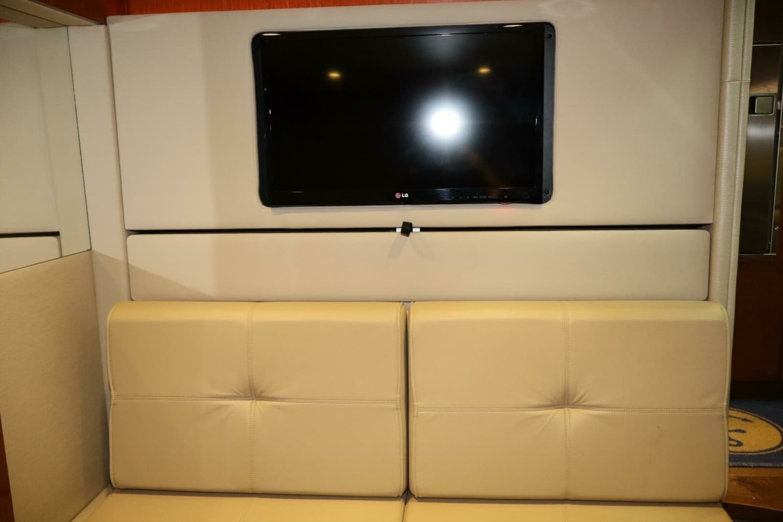 2015 Sea Ray 410 Sundancer - Photo 15