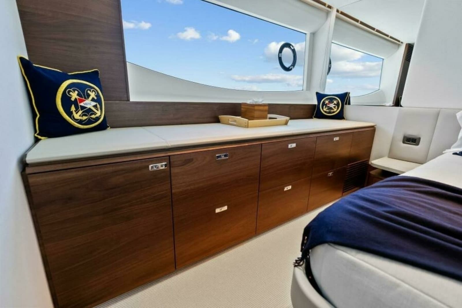 2024 Princess Y72 Motor Yacht - Photo 31