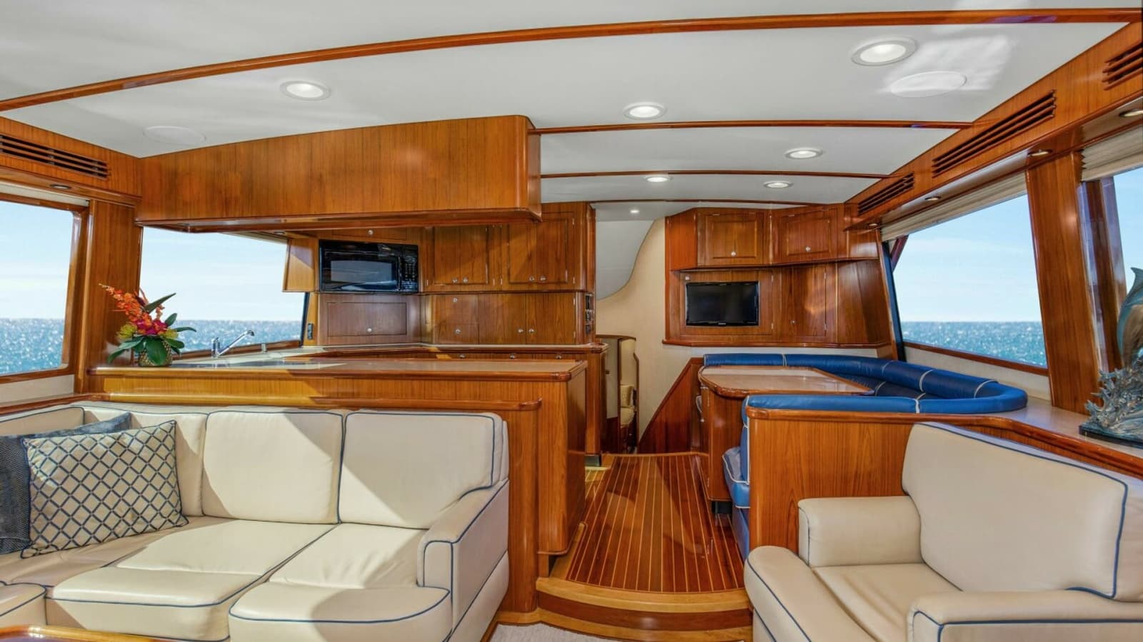 2005 Whiticar 76 Enclosed Bridge - Photo 2