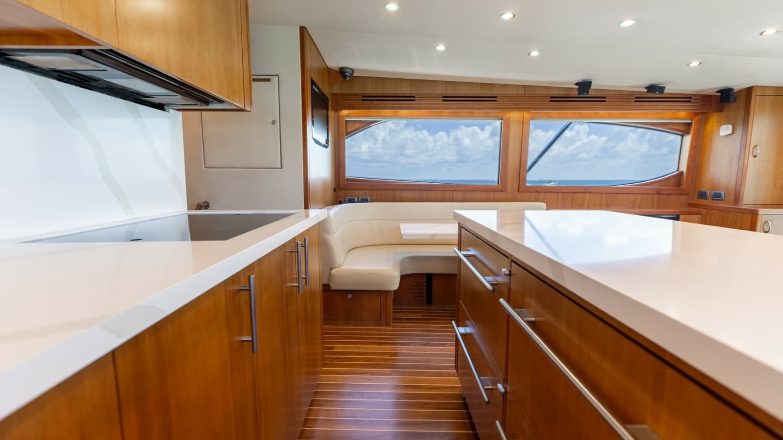 2010 Hatteras 60 GT - Photo 8